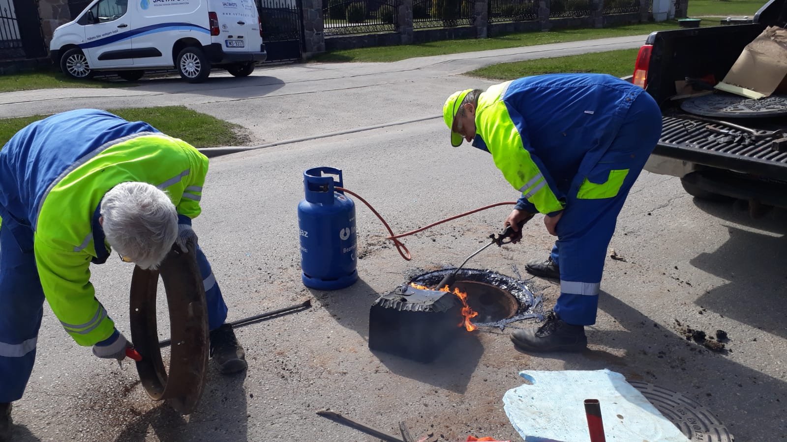 Aku vāku līmēšana Krišjāņa Barona ielā Siguldā