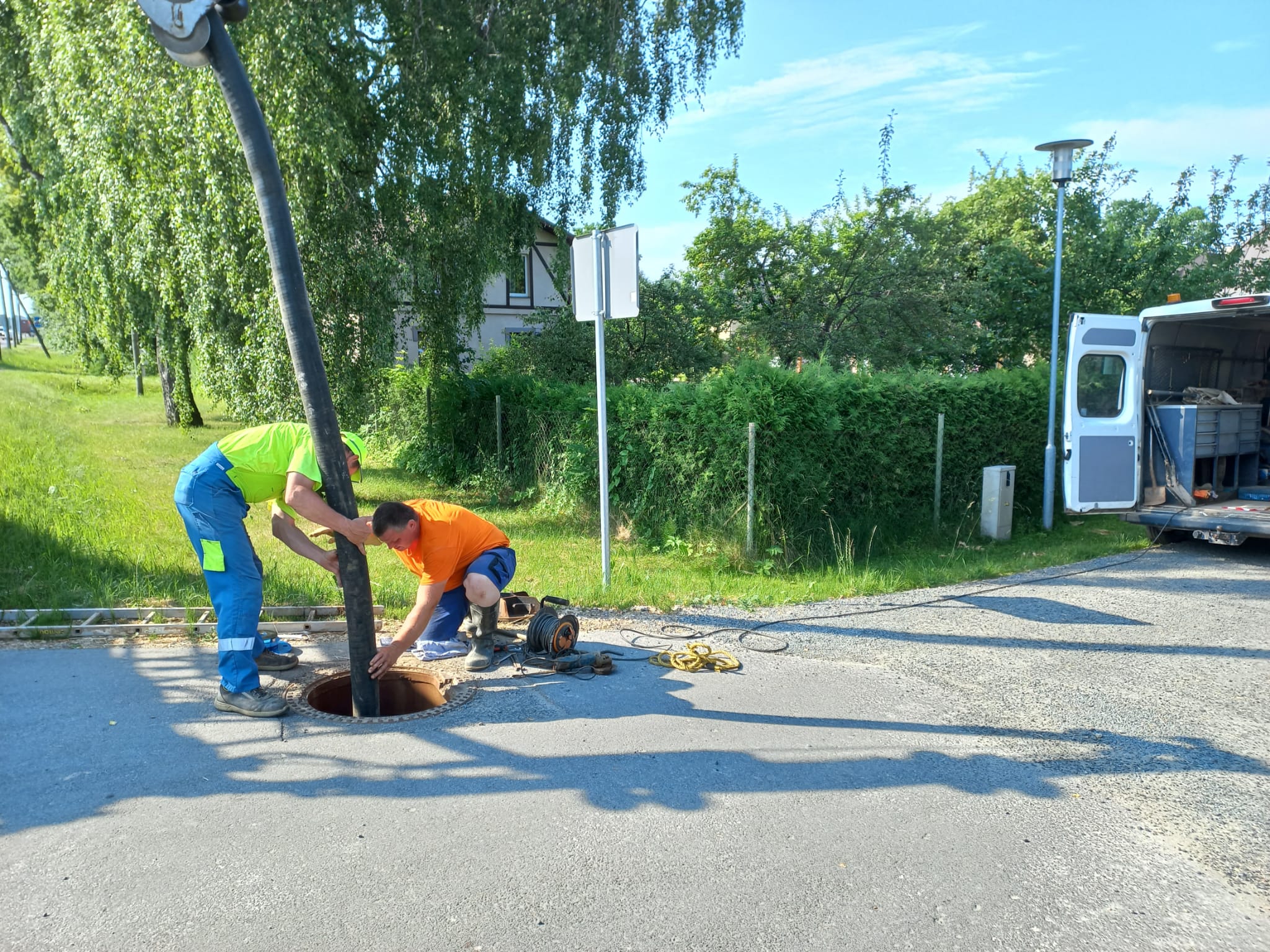 Ugunsdzēsības hidranta demontāža Dīķa ielā, Siguldā