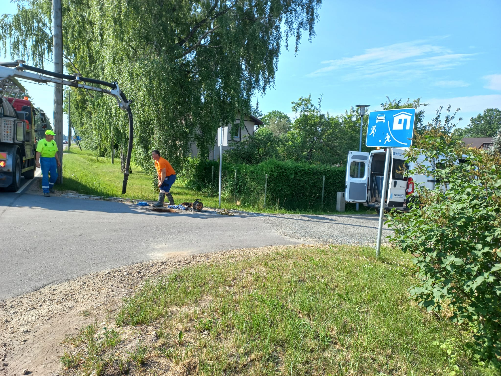 Ugunsdzēsības hidranta demontāža Dīķa ielā, Siguldā