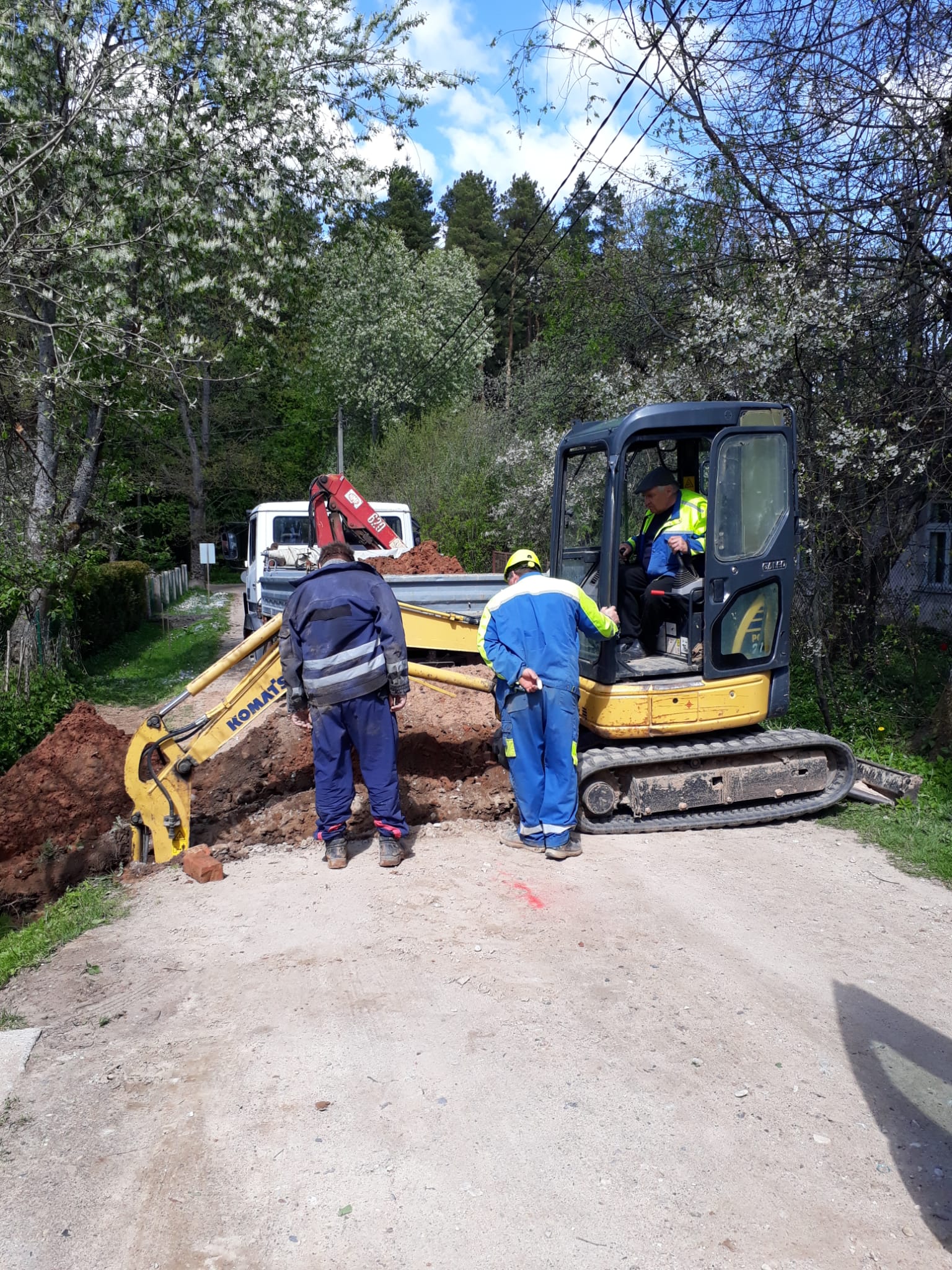 densvadu pievadu un kanalizcijas atzaru izbve Prsiea iel, Siguld